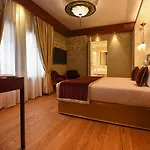 Santa Croce Boutique