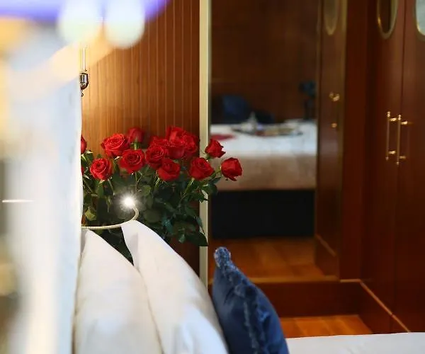 מלון Santa Croce Boutique 4*