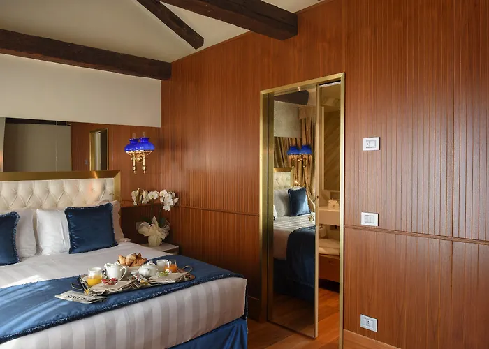 Santa Croce Boutique