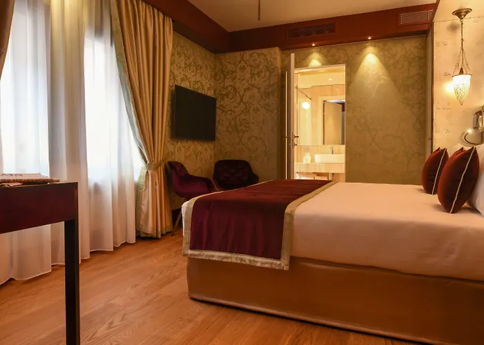 Santa Croce Boutique