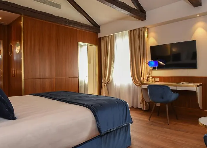 Santa Croce Boutique