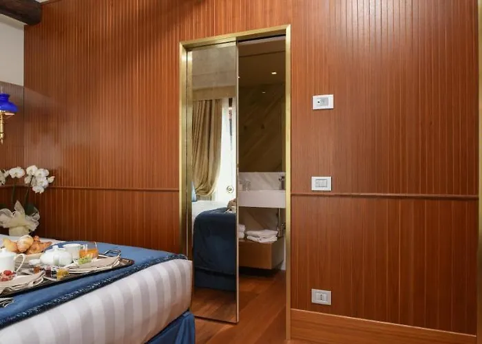 Santa Croce Boutique