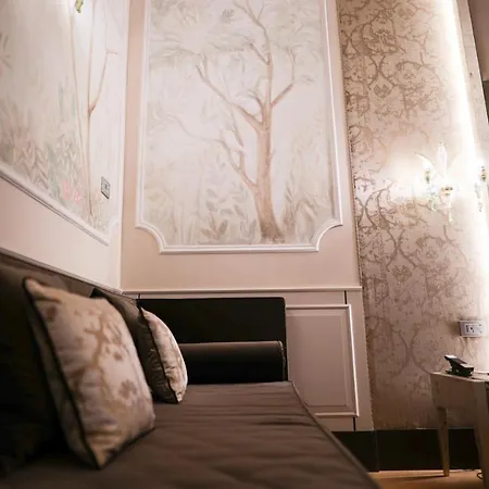 Santa Croce Boutique